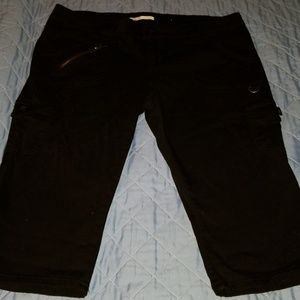 Maurices Black Capris sz 18
